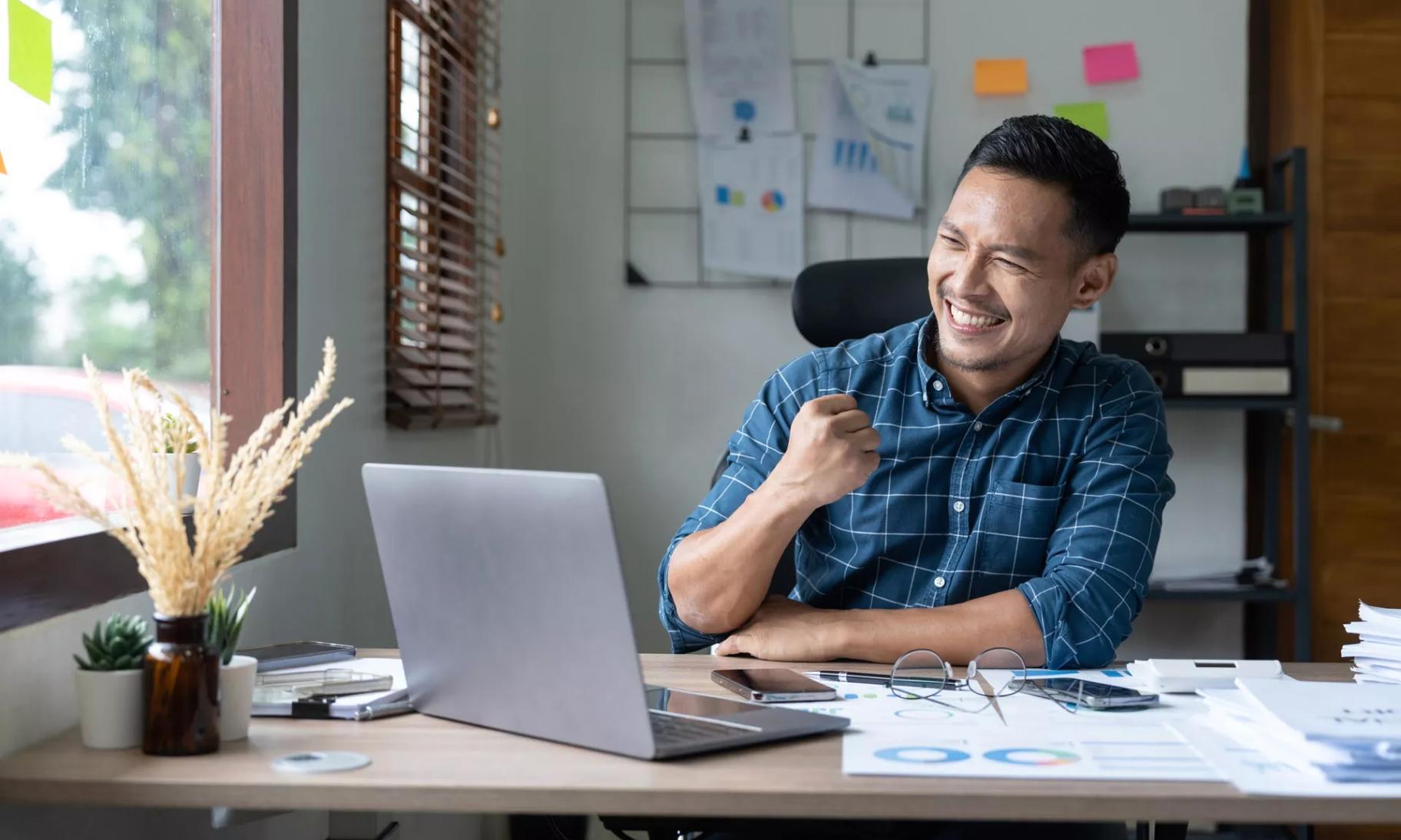 Journalism course materials and workspace setup